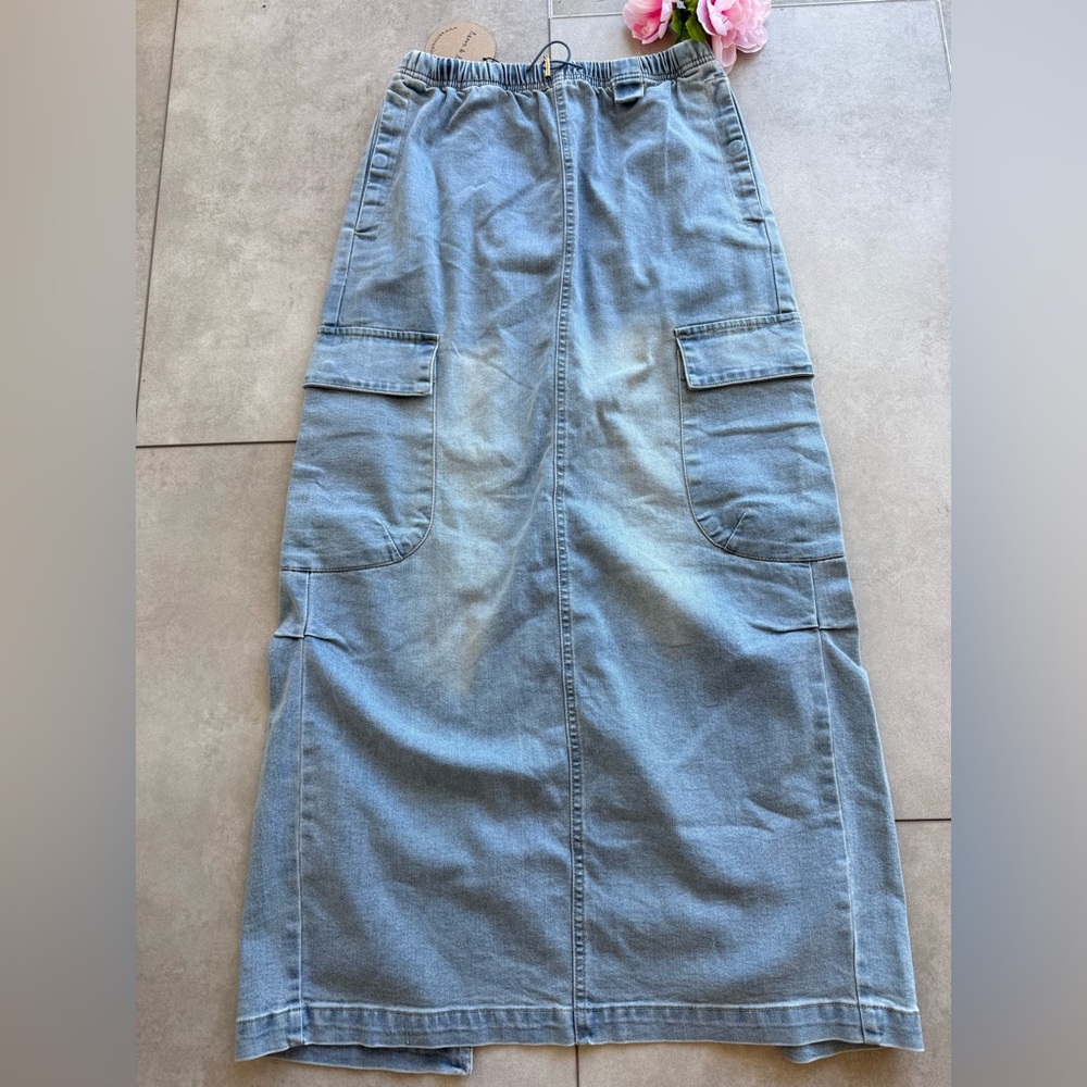 Aaron & Amber Denim Skirt Small Cargo Light Wash Stretch Knee Length Open Back